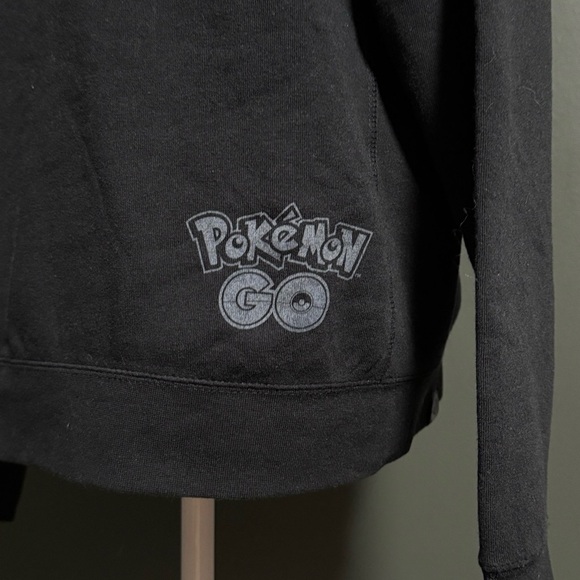 Pokémon GO Team Instinct Hoodie – Official Pokémon Center – Size M Zapdos - Picture 4 of 6